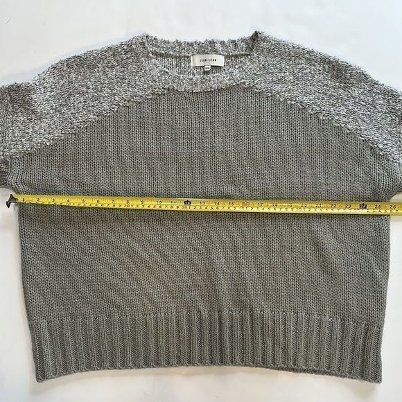 John + Jenn Gray Color Block Boucle Detail Pullover Sweater Size Medium - Picture 7 of 10